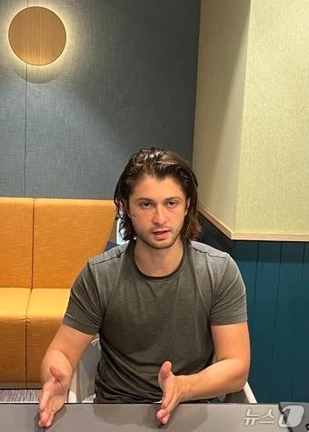 본문 이미지 -  앤서니 안잘론 자이온 최고경영자(CEO)가 최근 서울 강남구에서 뉴스1과 만나 인터뷰를 하고 있다. 2025.10.31./뉴스1