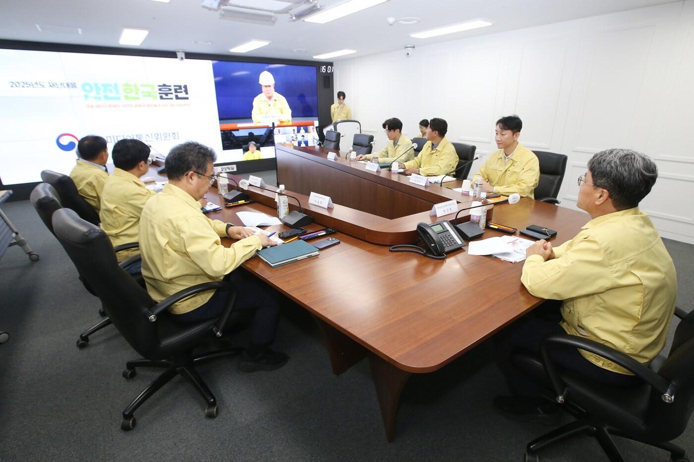 방송미디어통신위원회가 31일 오후 정부과천청사에서 '2025년 재난대응 안전한국훈련'의 일환으로 방송재난 대응 합동 훈련을 실시하고 있다. (방미통위 제공)