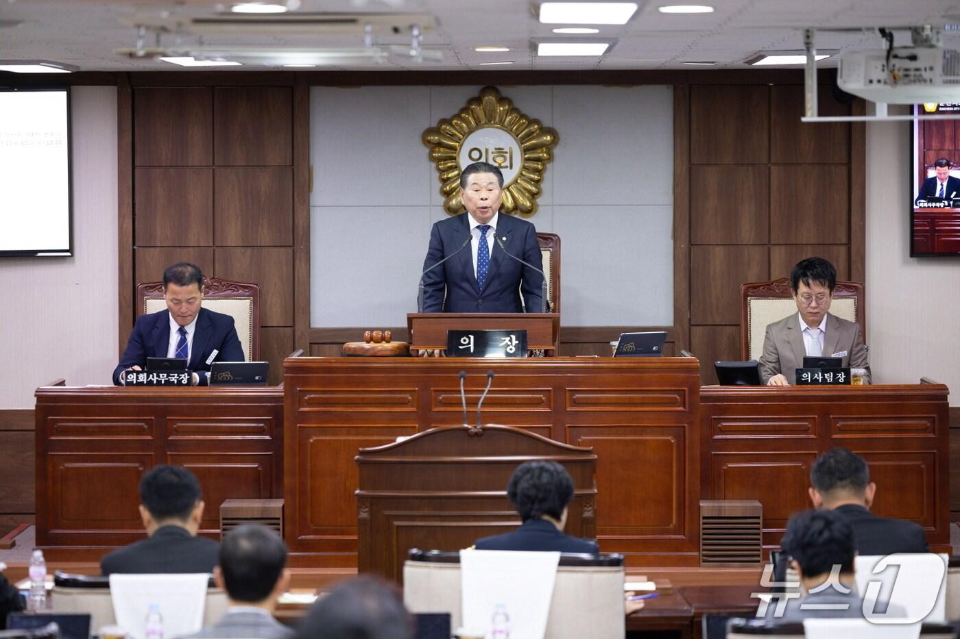 순천시의회 강형구 의장이 31일 제290회 임시회 제4차 본회의를 열고 폐회를 선언하고 있다. &#40;순천시의회 제공. 재판매 및 DB금지&#41;