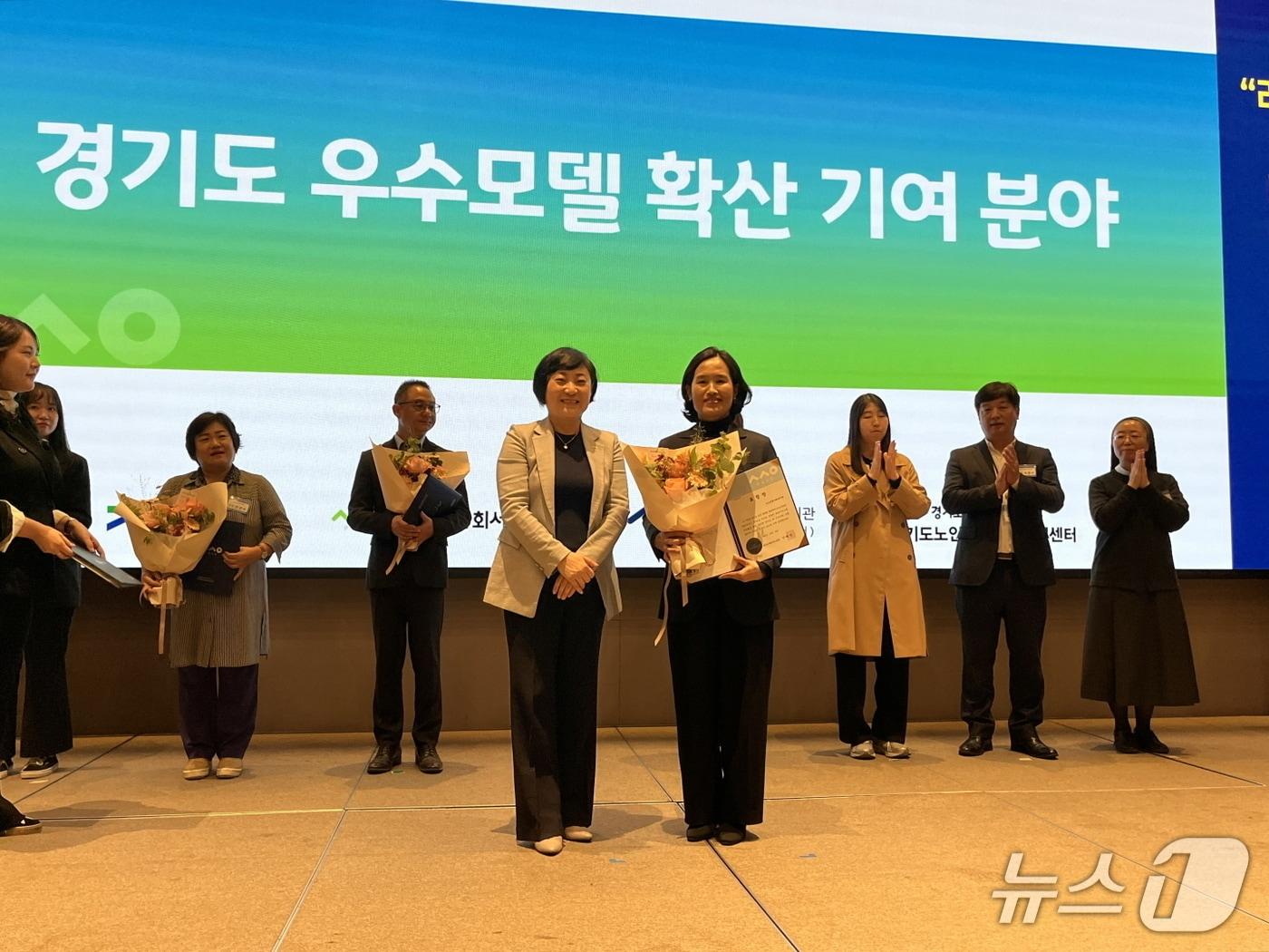 본문 이미지 - 노인맞춤돌봄서비스 우수 수행기관 선정.&#40;시흥시 제공&#41;