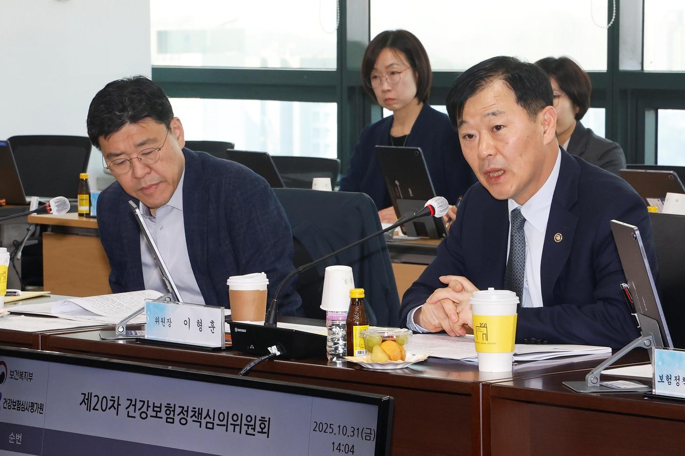 이형훈 복지부 차관이 20차 건강보험정책심의위원회에서 발언하고 있다(보건복지부 제공)