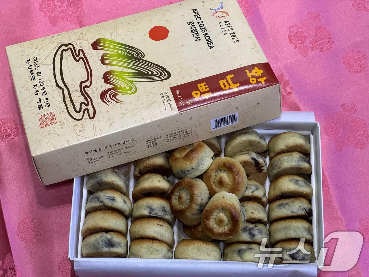 본문 이미지 - 대통령실은 이재명 대통령이 APEC(아시아태평양경제협력체) 정상회의 참석을 위해 방한한 시진핑 중국 국가주석과 중국 대표단에게 황남빵 200상자를 선물했다고 지난 31일 밝혔다. (대통령실 제공. 재판매 및 DB 금지) 2025.10.31/뉴스1 ⓒ News1 허경 기자