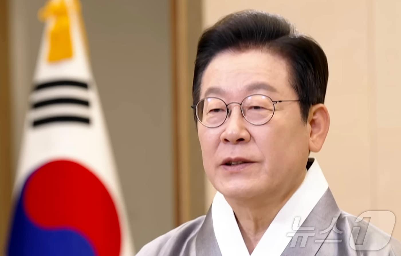 이재명 대통령이 지난 4일 영상 메시지를 통해 국민들에게 추석 명절 인사를 하고 있다. &#40;KTV 캡처. 재판매 및 DB 금지&#41; 2025.10.4/뉴스1 ⓒ News1 이재명 기자