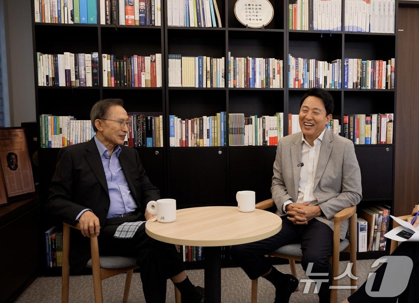 본문 이미지 - 이명박 전 대통령과 오세훈 국민의힘 서울시장 후보. (서울시 제공. 재판매 및 DB 금지) 2025.10.4 ⓒ 뉴스1