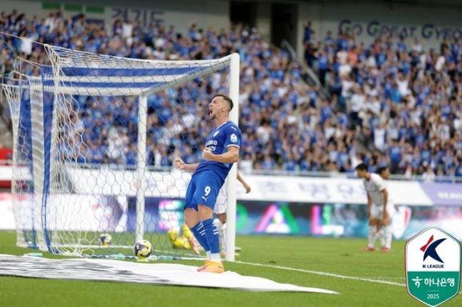 본문 이미지 - K리그2 수원 삼성 일류첸코&#40;한국프로축구연맹 제공&#41;