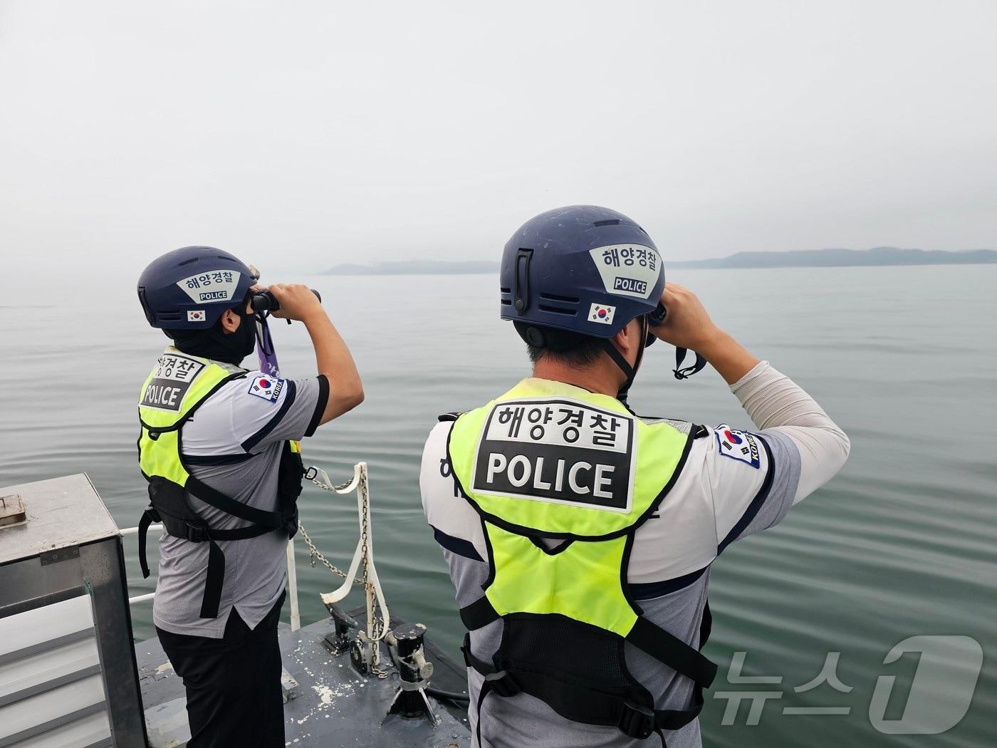 본문 이미지 - 태안해경이 수색을 진행하고 있다. &#40;사진은 기사와 괼계없음. 재판매 및 DB 금지&#41; / 뉴스1