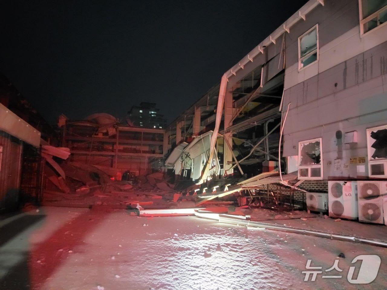 본문 이미지 - 폭발 현장. (경기도소방재난본부 제공. 재판매 및 DB 금지) 2025.10.5/뉴스1