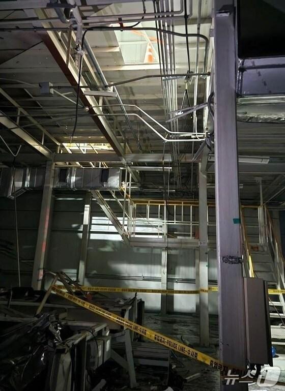 본문 이미지 - 현대차 전주공장서 철거작업을 하던 50대 근로자가 추락해 사망했다.&#40;전북소방본부 제공, 재판매 및 DB 금지&#41;/뉴스1