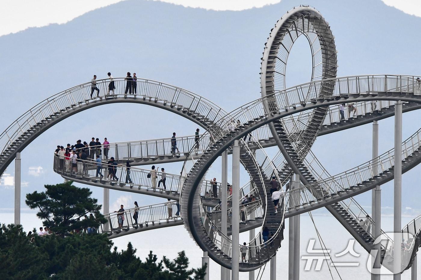 지난 5일 경북 포항시 북구 환여동 스페이스워크에서 귀성객과 관광객들이 연휴를 즐기고 있다. 2025.10.5/뉴스1 ⓒ News1 최창호 기자