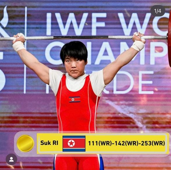 본문 이미지 - 리숙이 2025 IWF 세계역도선수권 여자 63㎏급 우승을 차지했다. &#40;IWF SNS 캡처&#41;