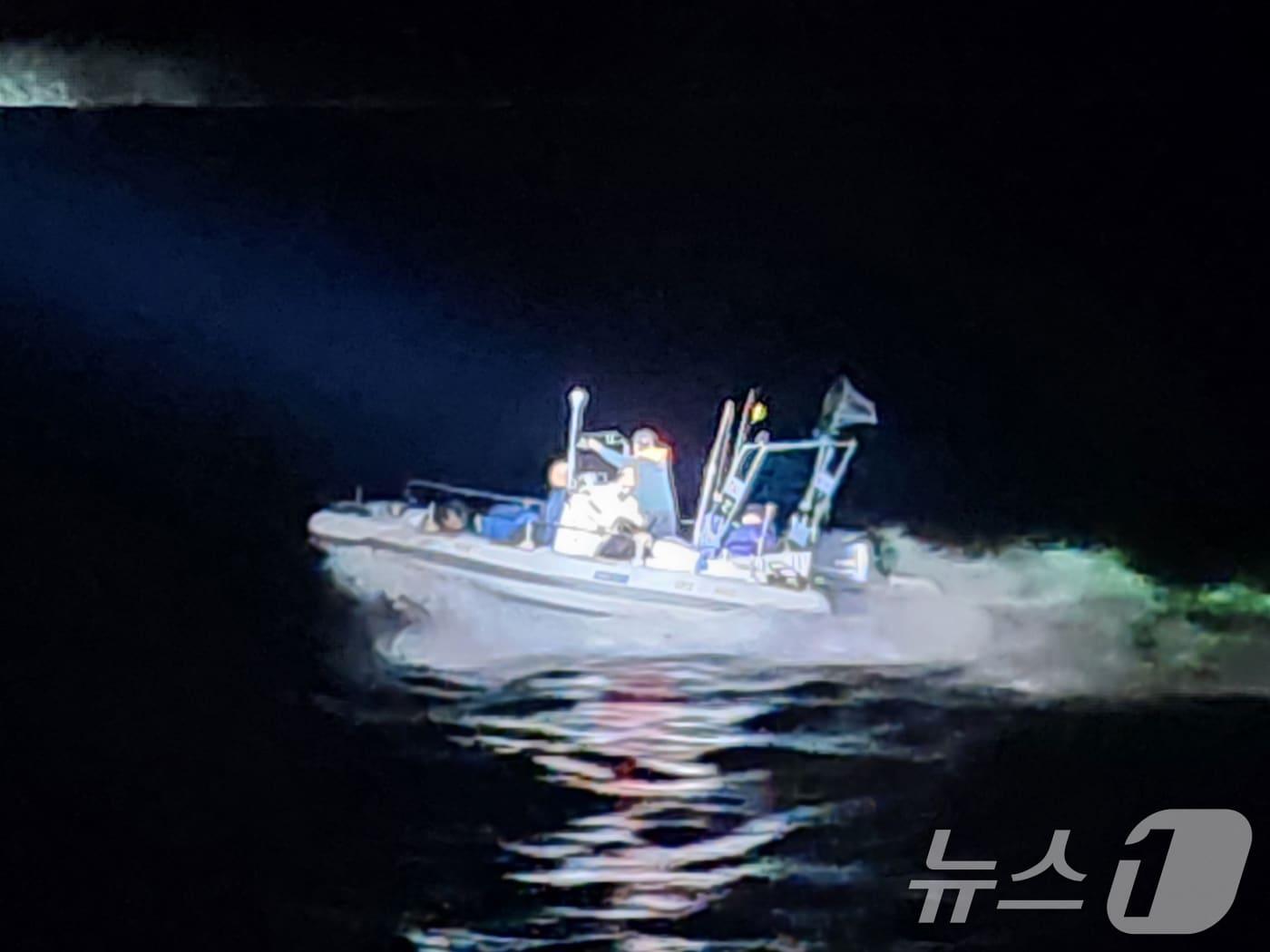 본문 이미지 - 밀입국 의심 선박 자료사진&#40;태안 해양경찰서 제공. 재판매 및 DB금지&#41; 2025.10.6/뉴스1 ⓒ News1