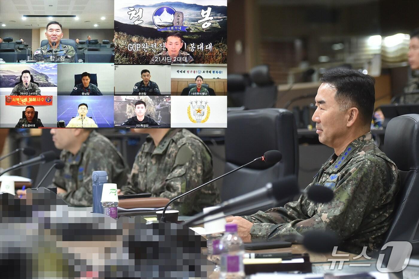 진영승 합참의장이 6일 추석을 맞아 명절에도 작전 중인 장병 및 군무원들과 지휘통화를 하며 이들을 격려하고, 연휴 간 확고한 군사대비태세 유지를 강조했다. &#40;합동참모본부 제공&#41;