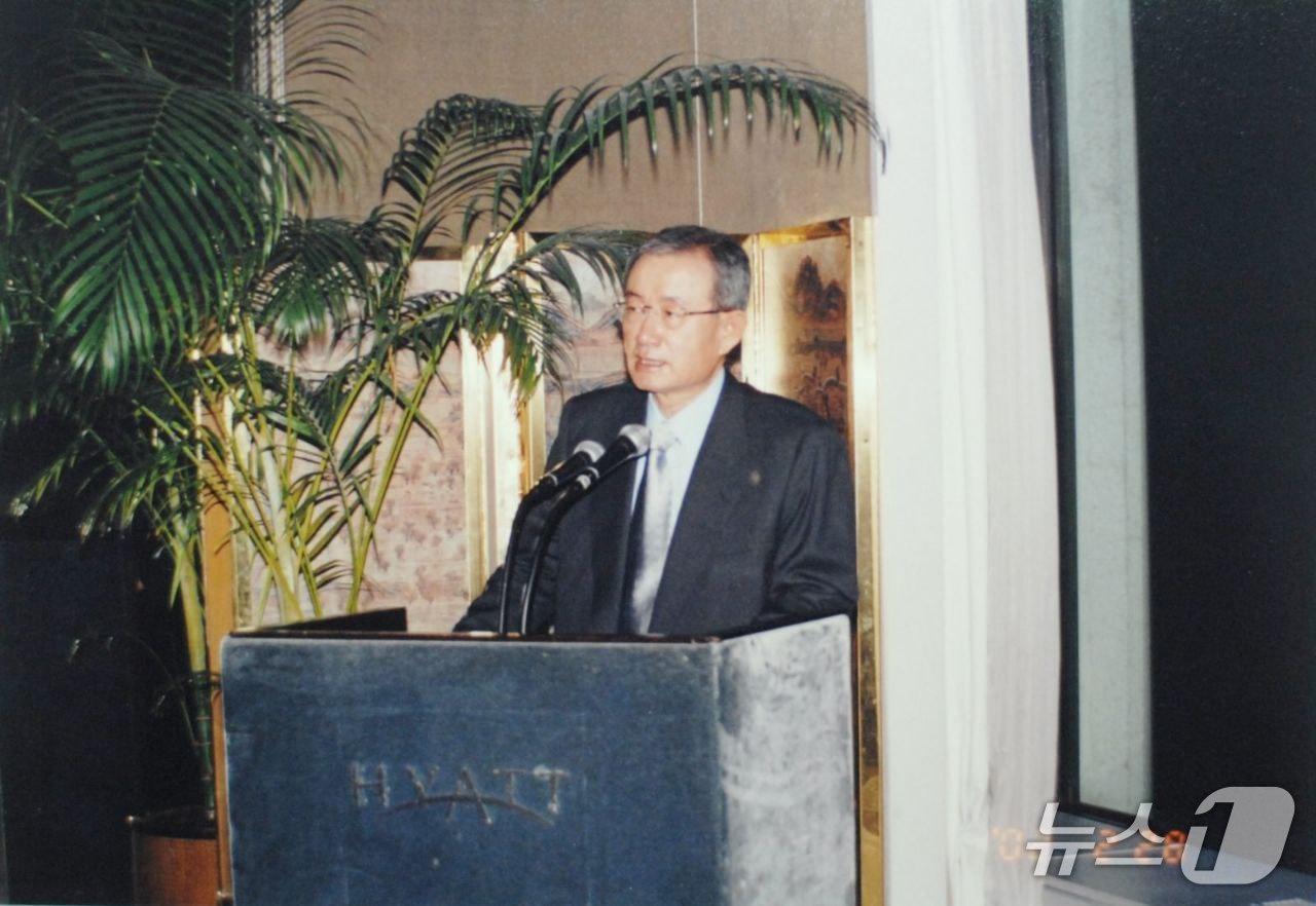 본문 이미지 - 2002년 최창걸 고려아연 명예회장&#40;고려아연 제공&#41;. ⓒ 뉴스1