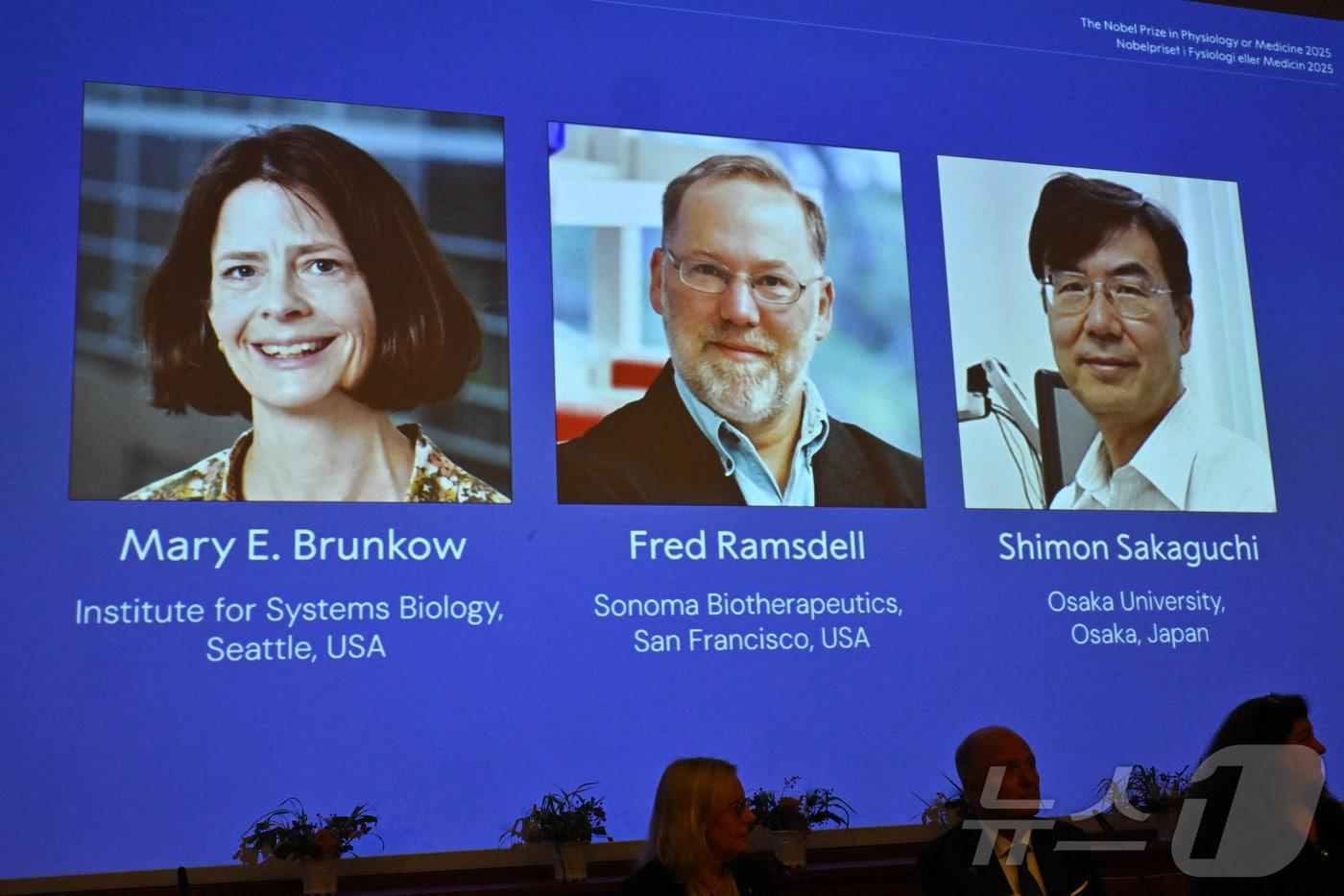 2025년 노벨 생리의학상을 수상한 미국 시스템생물학연구소의 메리 브런코&#40;왼쪽부터&#41;, 미국 소노마 바이오테라퓨틱스의 프레드 램스델, 일본 오사카대학의 사카구치 시몬. 2025.10.06 ⓒ 로이터=뉴스1 ⓒ News1 이지예 객원기자