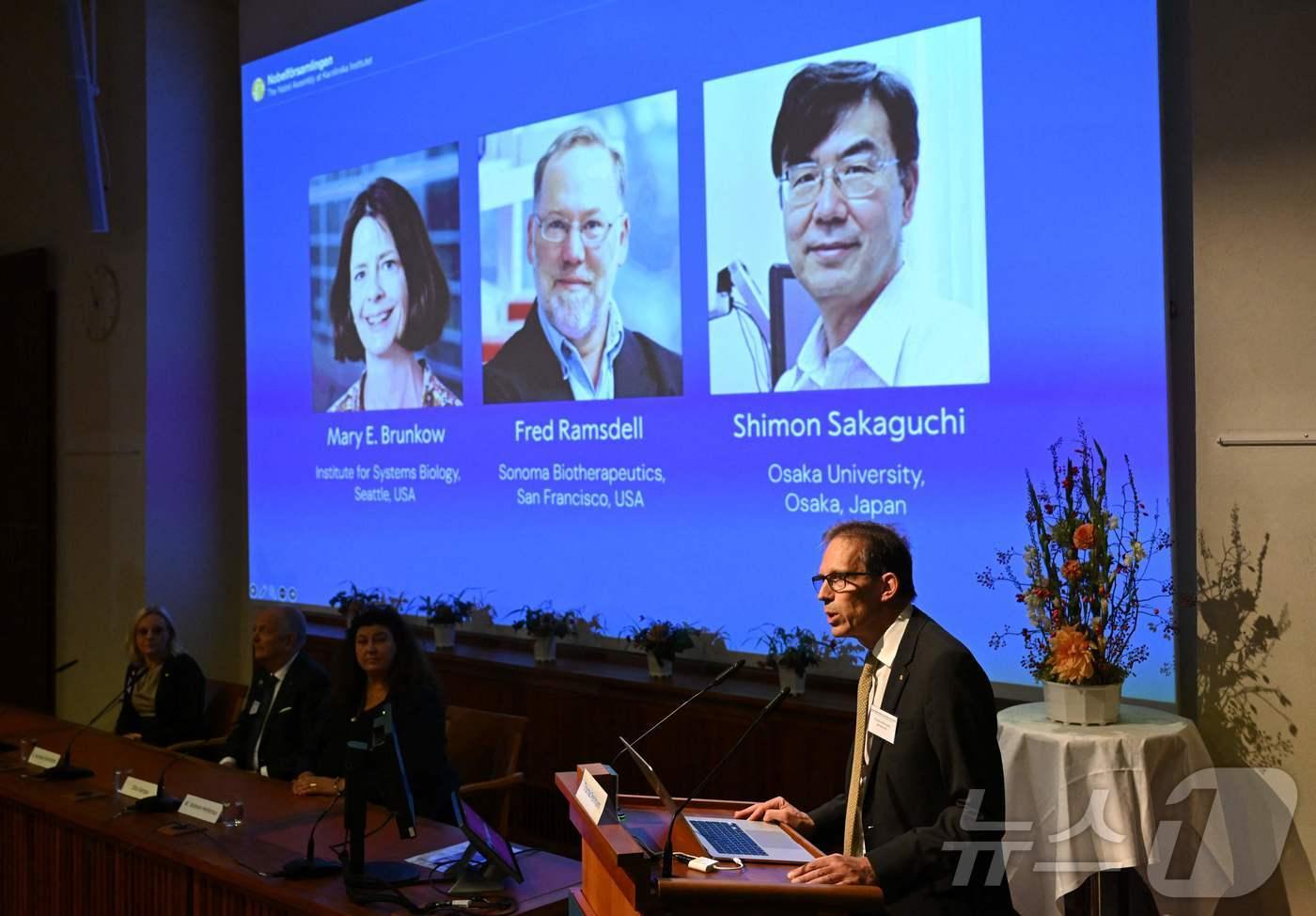 2025년 노벨 생리의학상을 수상한 미국 시스템생물학연구소의 메리 브런코&#40;왼쪽부터&#41;, 미국 소노마 바이오테라퓨틱스의 프레드 램스델, 일본 오사카대학의 사카구치 시몬. 2025.10.06 ⓒ AFP=뉴스1 ⓒ News1 이지예 객원기자