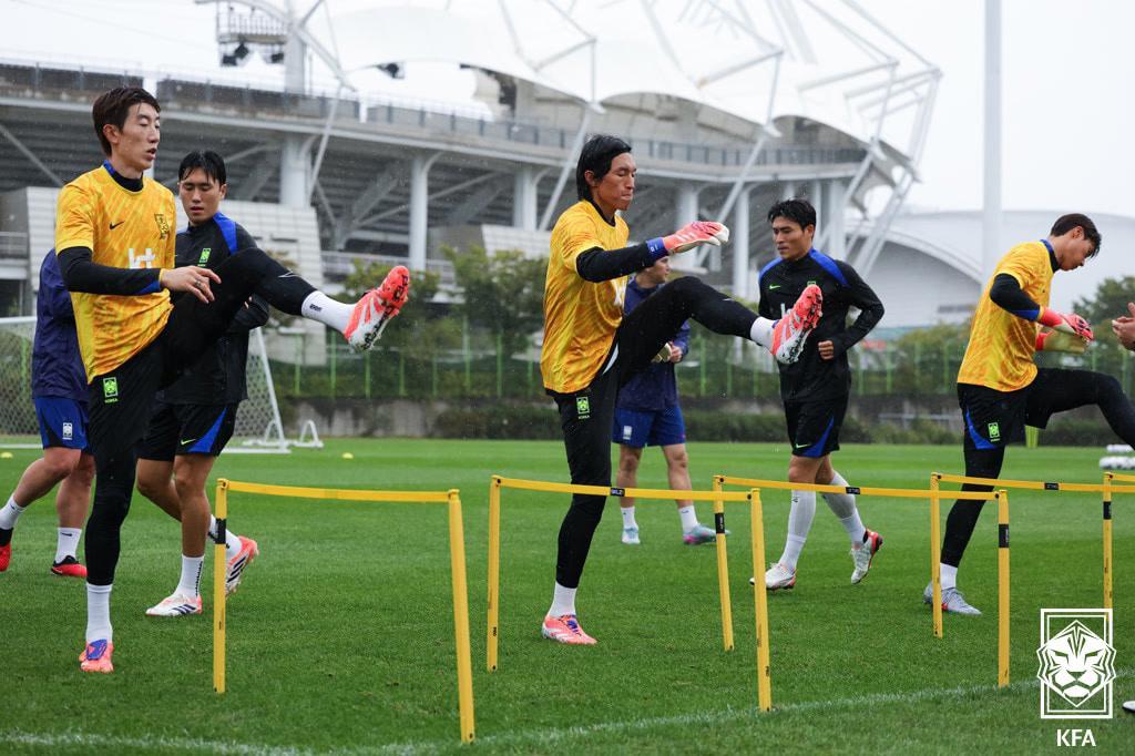 본문 이미지 - 대한민국 축구 국가대표팀 김승규&#40;가운데&#41; &#40;대한축구협회 제공, 재판매 및 DB 금지&#41; /뉴스1 ⓒ News1 김진환 기자