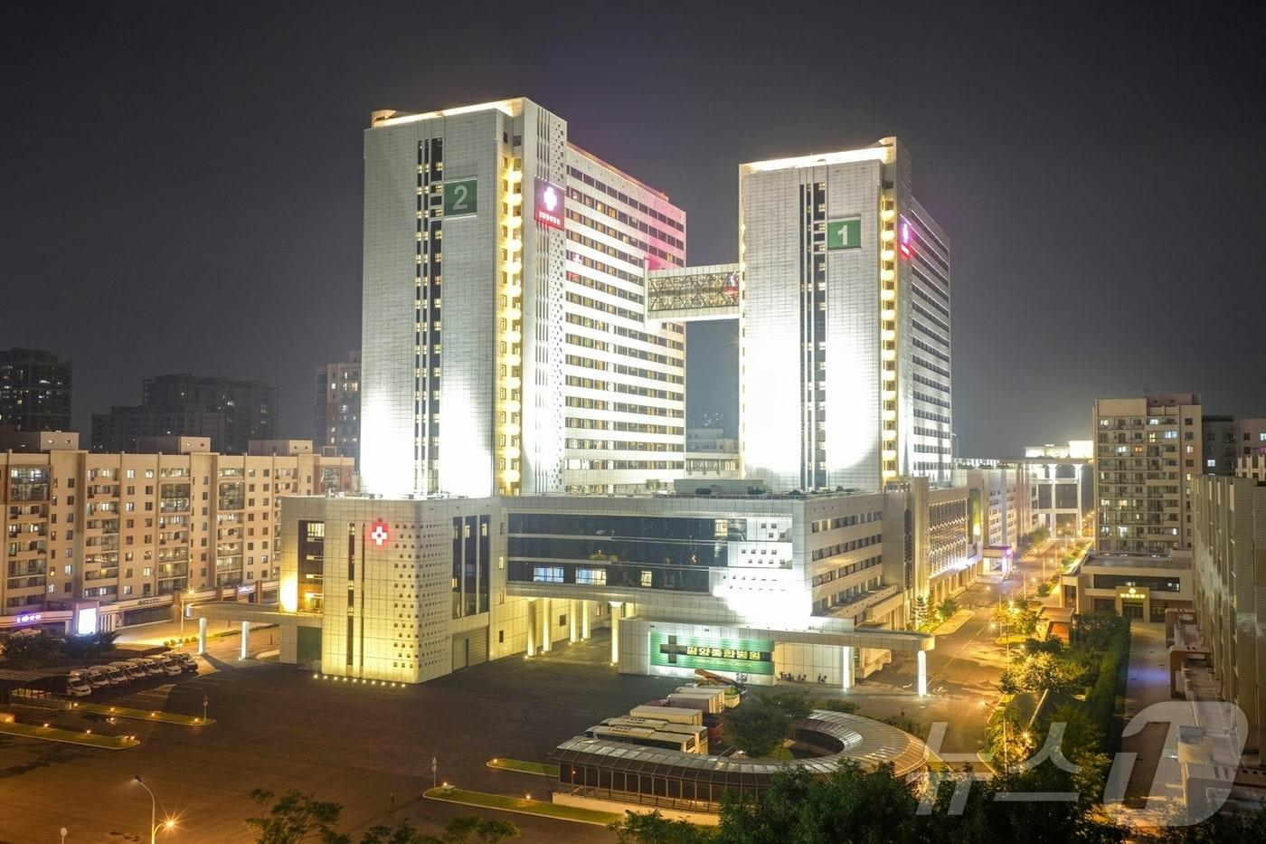본문 이미지 - (평양 노동신문=뉴스1) = 북한 평양종합병원 . [국내에서만 사용가능. 재배포 금지. DB 금지. For Use Only in the Republic of Korea. Redistribution Prohibited] rodongphoto@news1.kr