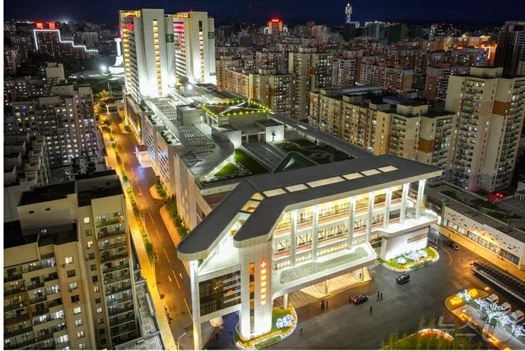 본문 이미지 - &#40;평양 노동신문=뉴스1&#41; =북한 평양종합병원 전경. [국내에서만 사용가능. 재배포 금지. DB 금지. For Use Only in the Republic of Korea. Redistribution Prohibited] rodongphoto@news1.kr