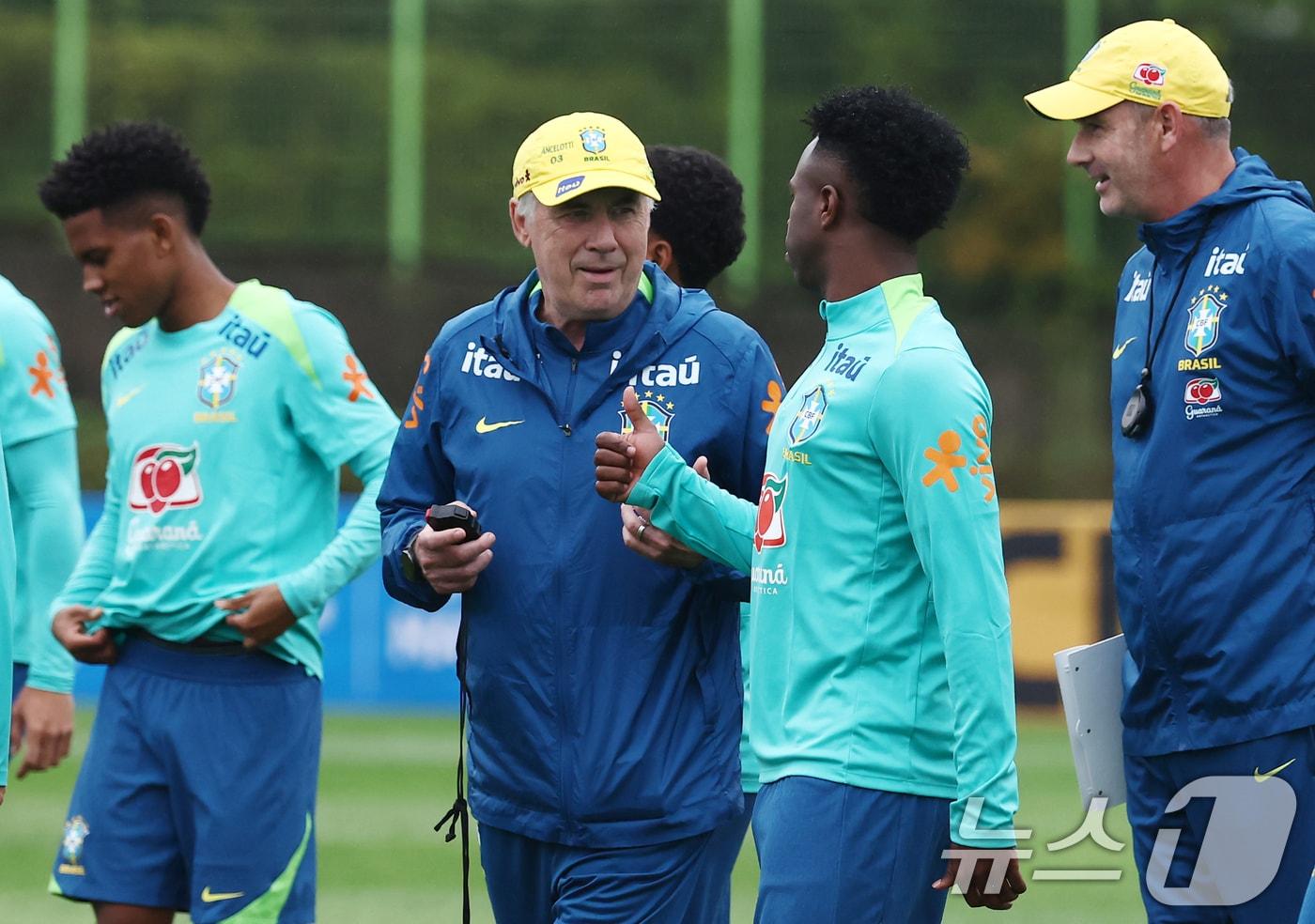 브라질 축구대표팀 카를로 안첼로티 감독과 비니시우스. /뉴스1 ⓒ News1 김민지 기자