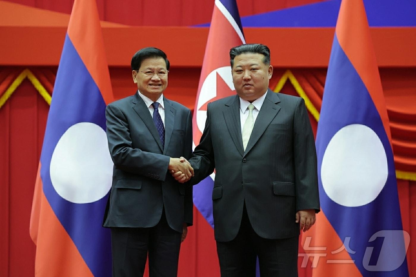 &#40;평양 노동신문=뉴스1&#41; = 북한 노동당 기관지 노동신문은 8일 “조선노동당 총비서이시며 조선민주주의인민공화국 국무위원장이신 경애하는 김정은동지께서 10월 7일 조선노동당창건 80돐&#40;주년&#41; 즈음하여 우리 나라를 축하방문하고있는 라오스인민혁명당 중앙위원회 총비서이며 라오스인민민주주의공화국 주석인 통룬 씨쑤릿&#40;시술릿&#41; 동지와 회담하시였다”고 보도했다. [국내에서만 사용가능. 재배포 금지. DB 금지. For Use Only in the Republic of Korea. Redistribution Prohibited] rodongphoto@news1.kr