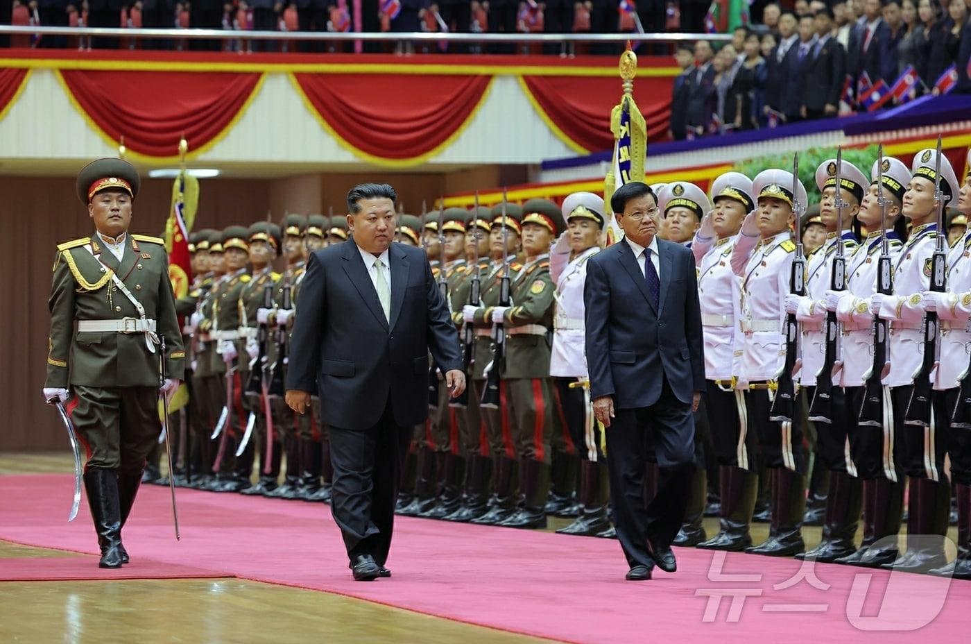 &#40;평양 노동신문=뉴스1&#41; = 북한 노동당 기관지 노동신문은 8일 “조선노동당 총비서이시며 조선민주주의인민공화국 국무위원장이신 경애하는 김정은동지께서 10월 7일 조선노동당창건 80돐&#40;주년&#41; 즈음하여 우리 나라를 축하방문하고있는 라오스인민혁명당 중앙위원회 총비서이며 라오스인민민주주의공화국 주석인 통룬 씨쑤릿&#40;시술릿&#41; 동지와 회담하시였다”고 보도했다. 북한은 같은 날 시술릿 주석의 방북을 환영하는 의식을 치렀다. [국내에서만 사용가능. 재배포 금지. DB 금지. For Use Only in the Republic of Korea. Redistribution Prohibited] rodongphoto@news1.kr