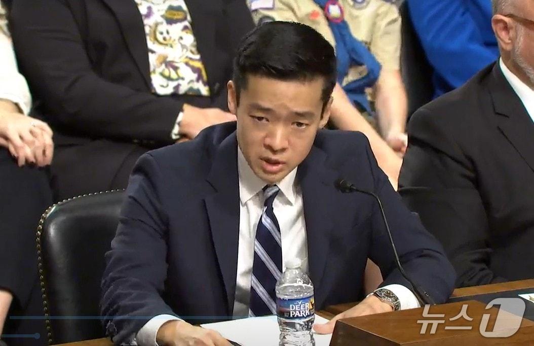 본문 이미지 - 미국 전쟁부&#40;법정 명칭 &#39;국방부&#41; 인도·태평양 안보차관보로 지명된 존 노&#40;John Noh&#41; 동아시아 담당 부차관보가 7일&#40;현지시간&#41; 상원 인준 청문회에서 답변하고 있다. &#40;미 상원 홈페이지, 재판매 및 DB금지&#41;2025.10.07.