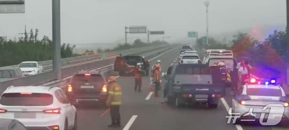본문 이미지 - 교통사고 현장.&#40;전북소방 제공. 재판매 및 DB 금지&#41;