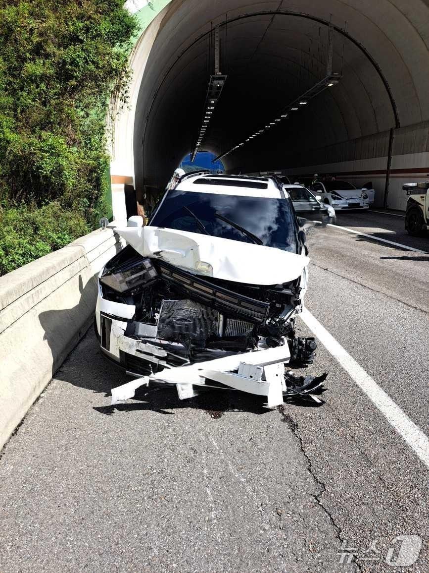 본문 이미지 - 강원 홍천 내촌면 서울양양고속도로 서울방향 내촌 2터널 인근 7중추돌 현장.&#40;강원도소방본부 제공, 재판매 및 DB금지&#41;