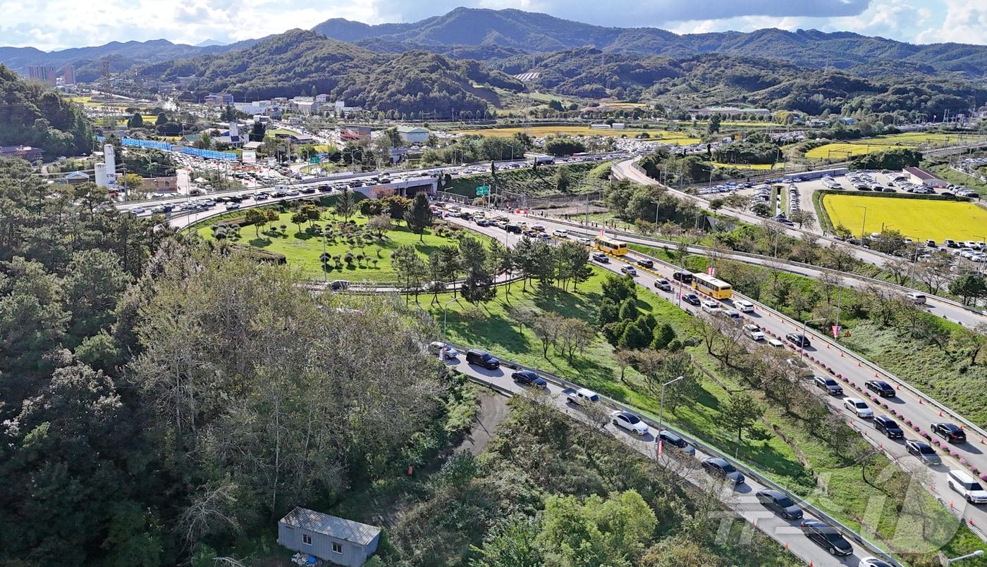 2025 임실N치즈축제 개막날인 8일 전북 임실군 치즈테마파크 일원에 마련된 행사장이 방문객들로 북적이고 있다. &#40;임실군청 제공. 재판매 및 DB 금지&#41; 2025.10.8/뉴스1 