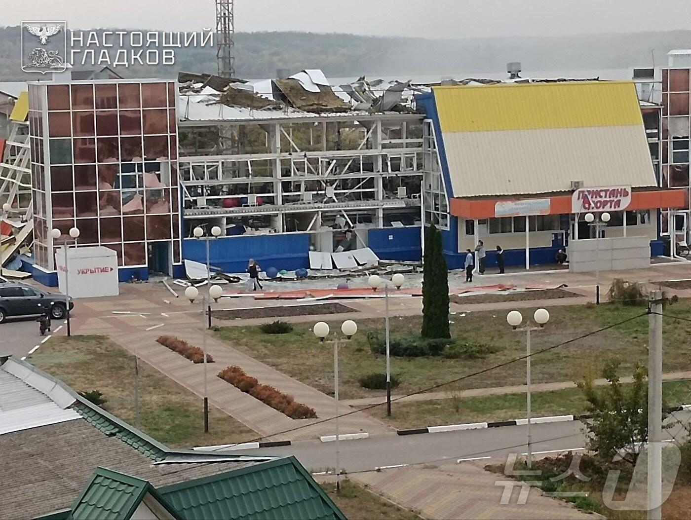 본문 이미지 - 바체슬라프 글라드코프 벨고로드 주지사는 8일&#40;현지시간&#41; 텔레그램을 통해 우크라이나가 미사일 공격한 마슬로바 프리스탄 마을의 사진을 공유했다. 2025.10.8 ⓒ AFP=뉴스1 ⓒ News1 김경민 기자