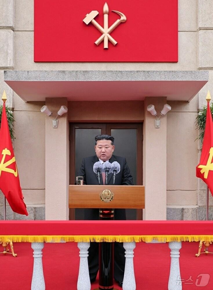 본문 이미지 - (평양 노동신문=뉴스1) = 북한 노동당 기관지 노동신문은 김정은 당 총비서가 8일 당 창건 사적관을 찾아 '당 창건 80주년' 기념연설을 했다고 9일 보도했다. [국내에서만 사용가능. 재배포 금지. DB 금지. For Use Only in the Republic of Korea. Redistribution Prohibited] rodongphoto@news1.kr