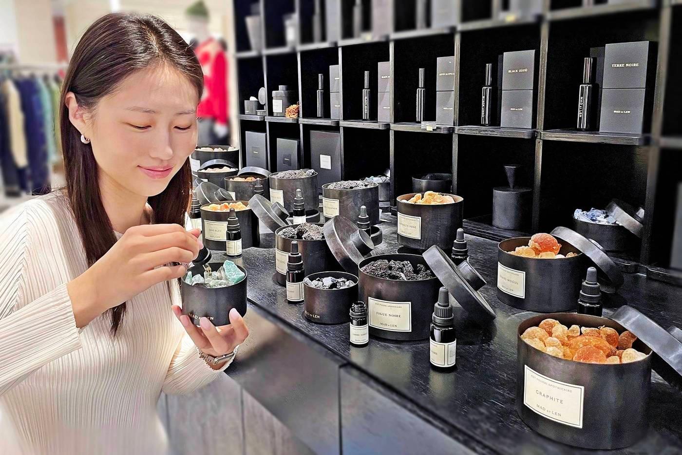 공간 채우는 은은한 향기 &#39;마드에렌&#39; 보도사진&#40;갤러리아 제공&#41;