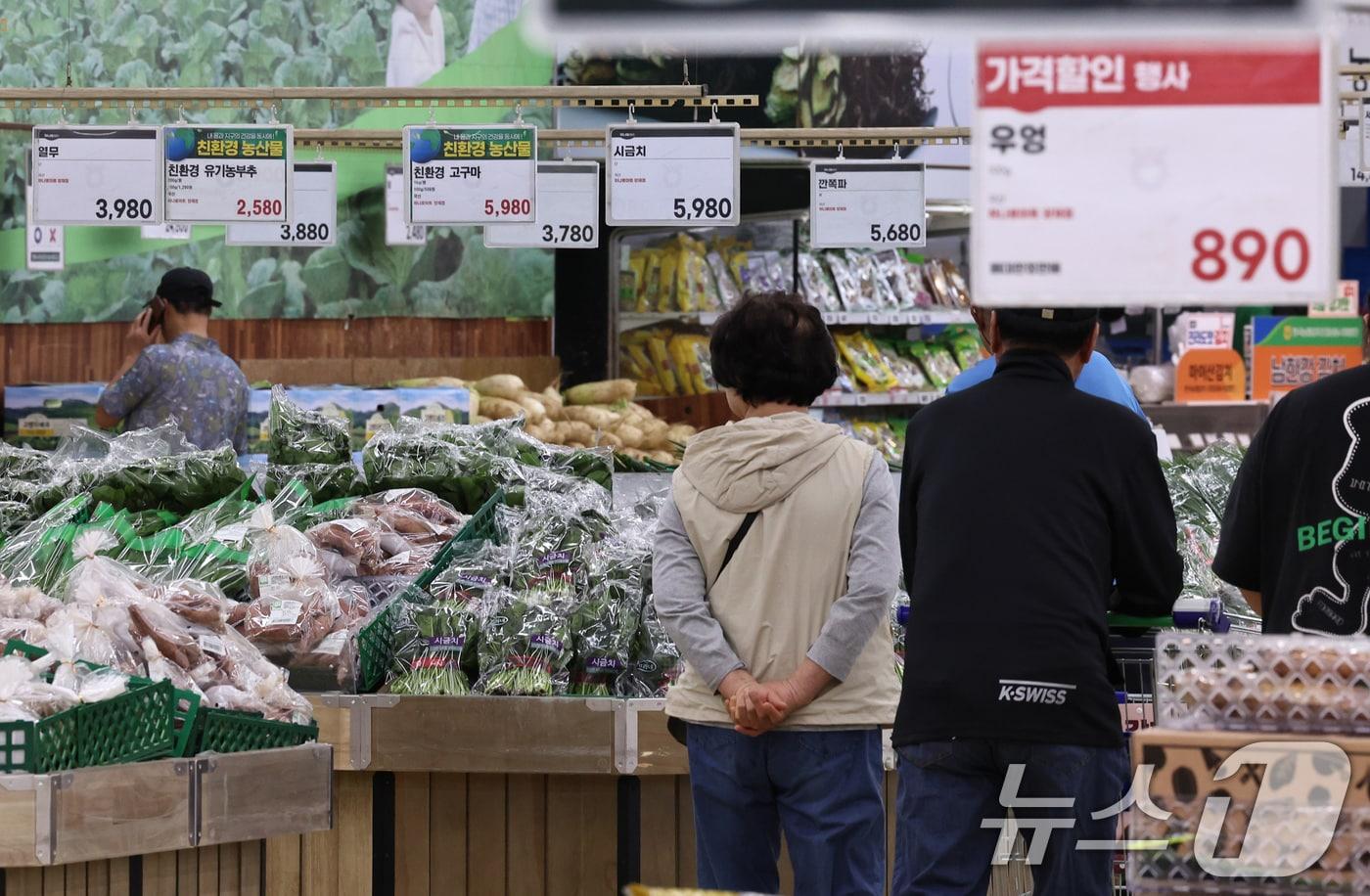 9일 오전 서울의 한 대형마트에서 시민들이 장을 보고 있다.2025.10.19/뉴스1 ⓒ News1 구윤성 기자