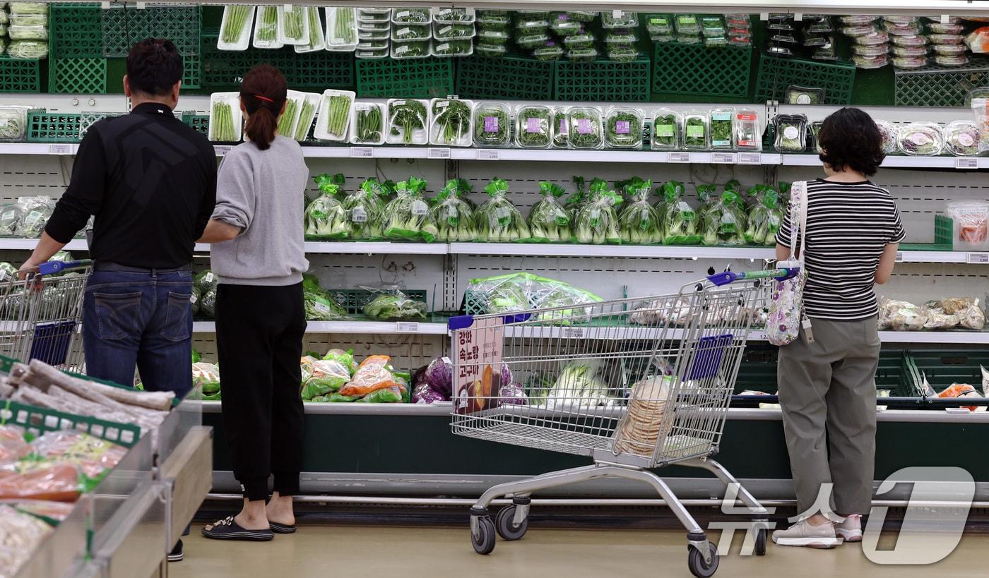 9일 오전 서울의 한 대형마트에서 시민들이 장을 보고 있다. 2025.10.19/뉴스1 ⓒ News1 구윤성 기자