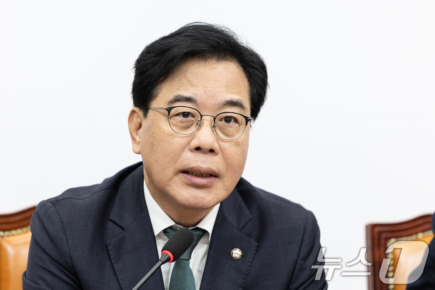 송언석 국민의힘 원내대표가 9일 서울 여의도 국회에서 열린 최고위원회의에서 모두발언하고 있다. 2025.10.9/뉴스1 ⓒ News1 이승배 기자