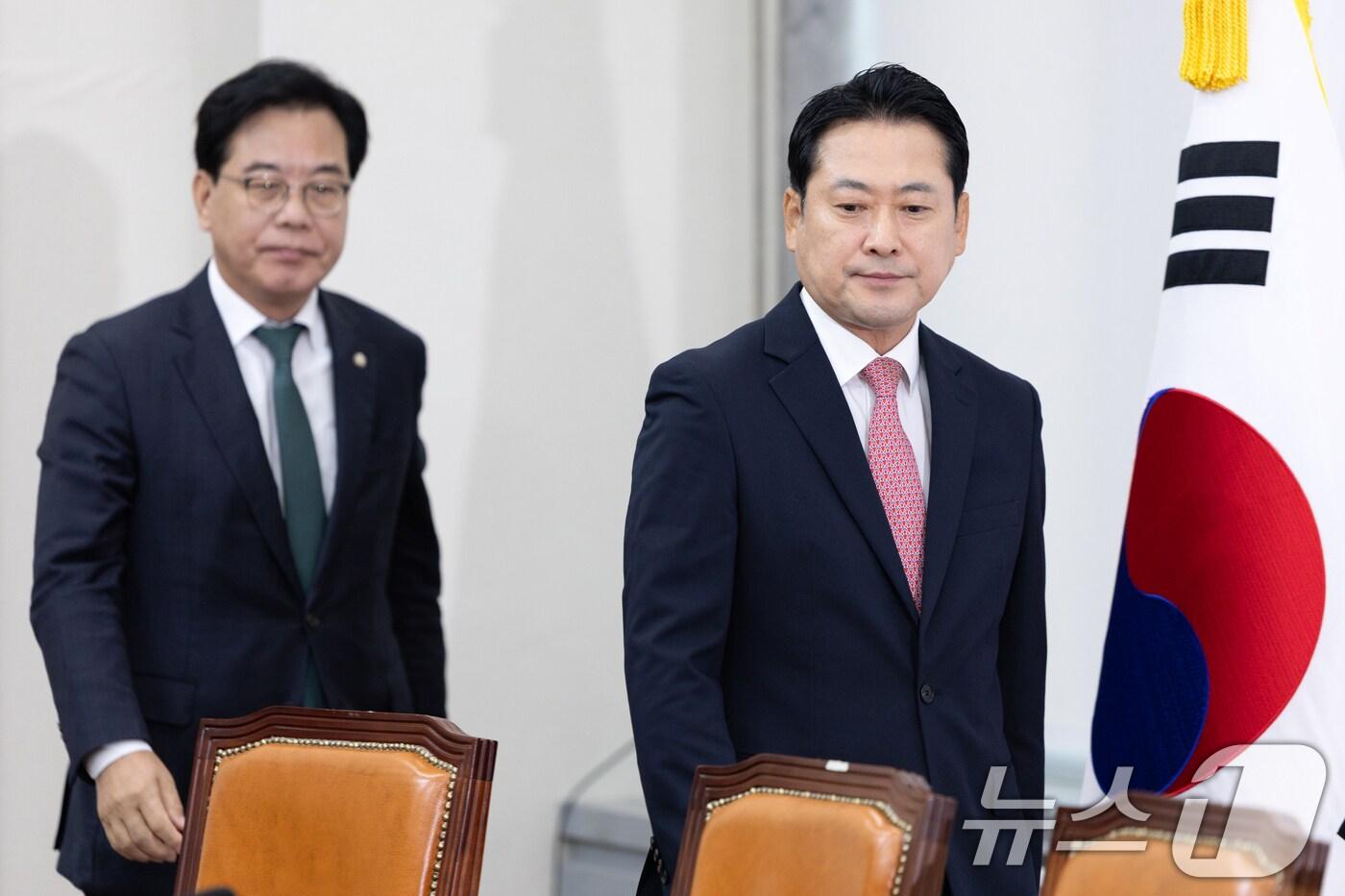 장동혁 국민의힘 대표가 9일 서울 여의도 국회에서 열린 최고위원회의에 참석하고 있다. 2025.10.9/뉴스1 ⓒ News1 이승배 기자