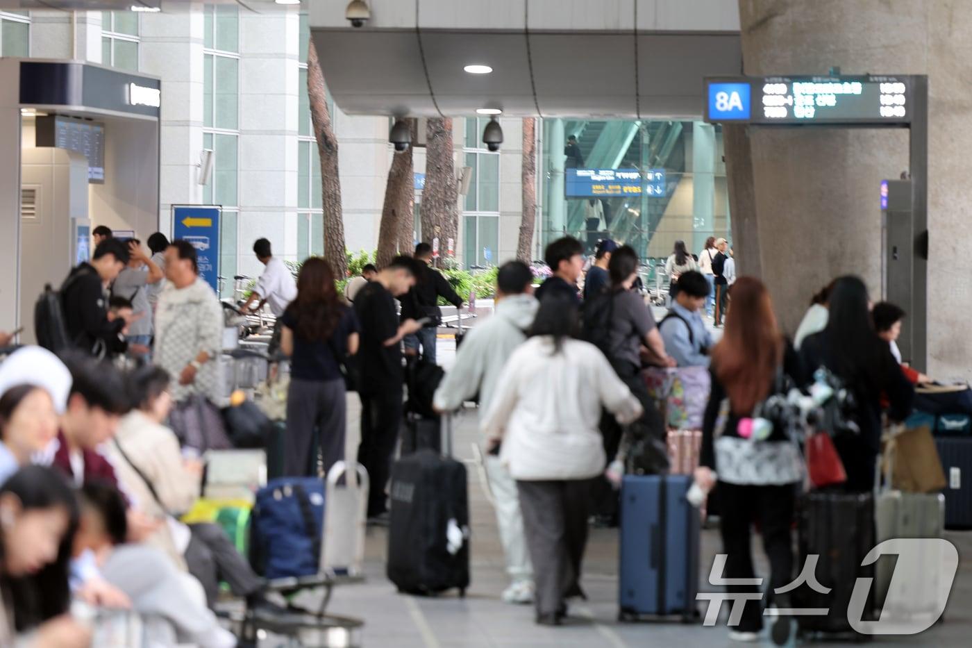 본문 이미지 - 지난해 10월 9일 오후 인천국제공항 입국장 버스정류장./뉴스1 ⓒ News1 황기선 기자