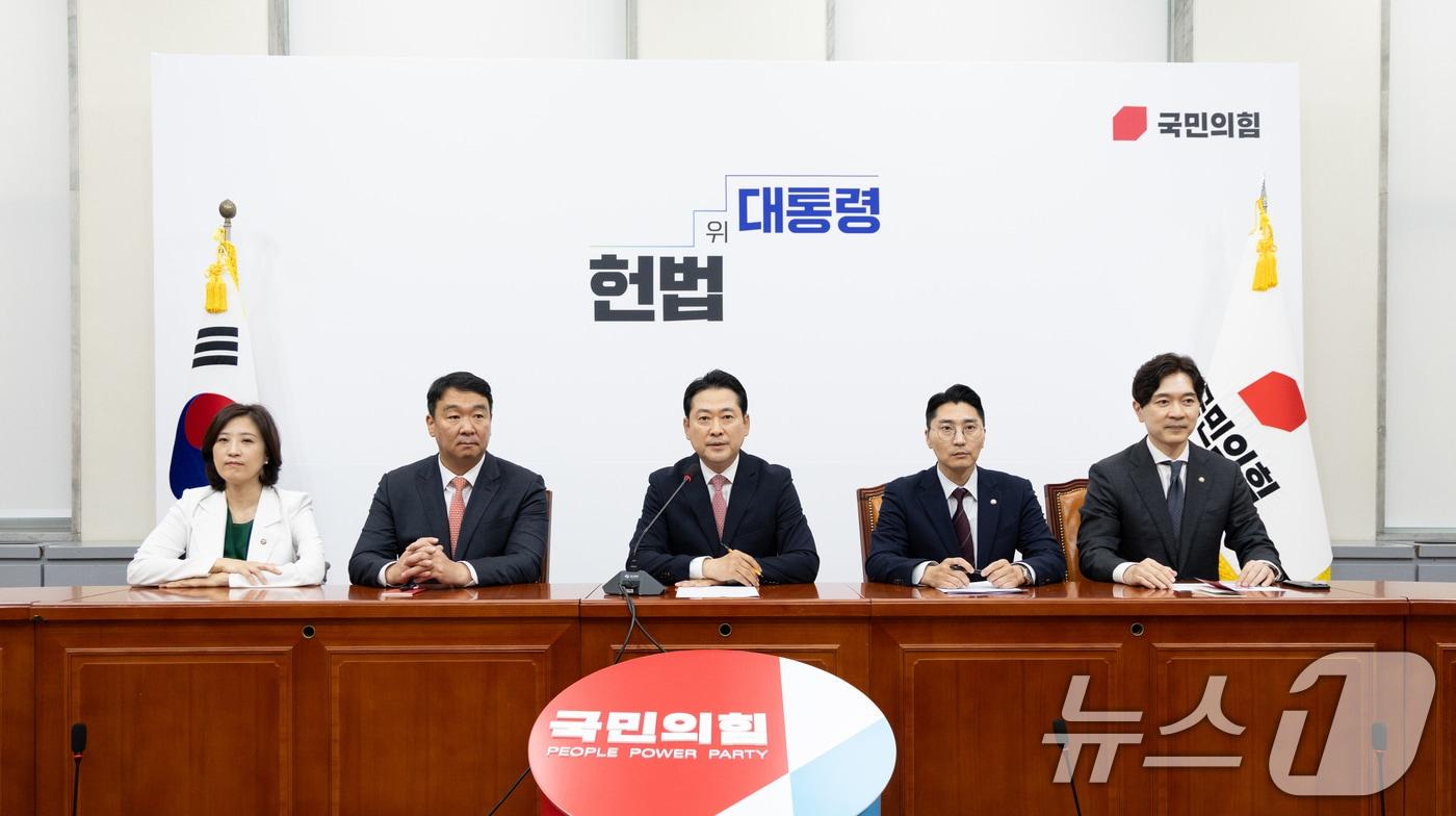 장동혁 국민의힘 대표가 9일 서울 여의도 국회에서 열린 기자간담회에서 모두발언하고 있다. 2025.10.9/뉴스1 ⓒ News1 이승배 기자