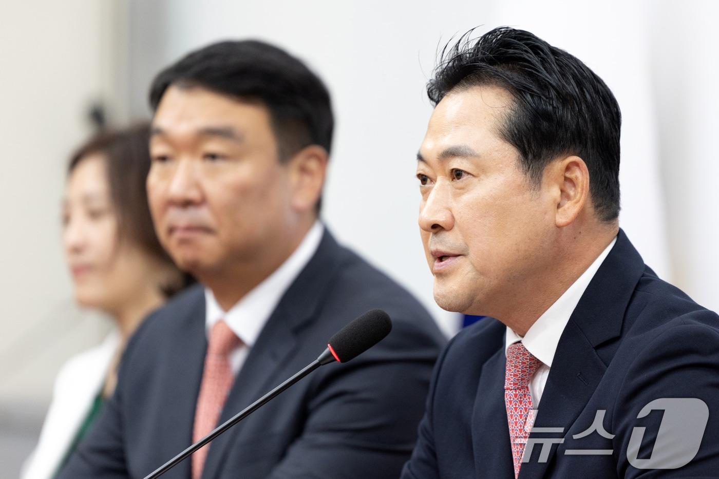 장동혁 국민의힘 대표가 9일 서울 여의도 국회에서 열린 기자간담회에서 모두발언하고 있다. 2025.10.9/뉴스1 ⓒ News1 이승배 기자