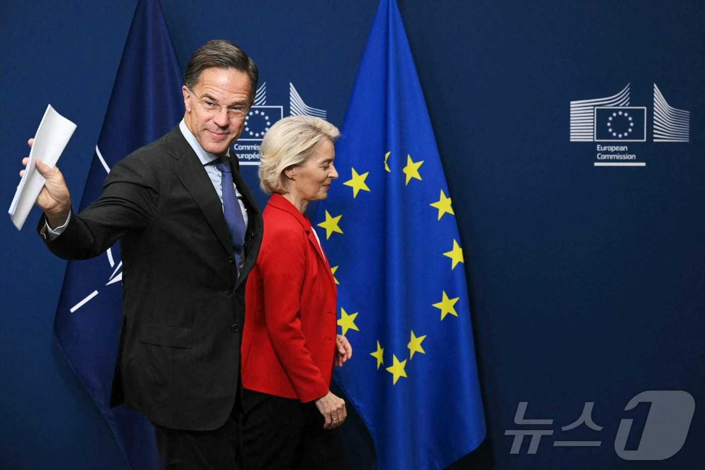 마르크 뤼터 나토 사무총장&#40;왼쪽&#41;과 우르줄라 폰데어라이엔 유럽연합&#40;EU&#41; 집행위원장. 2025.09.30 ⓒ AFP=뉴스1 ⓒ News1 이지예 객원기자