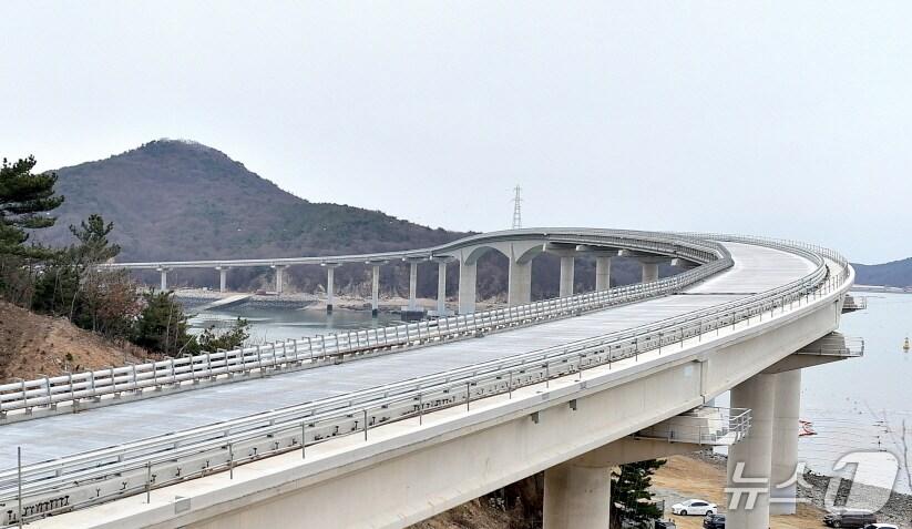 본문 이미지 - 인천 중구 무의대교.(인천 중구 제공. 재배포 및 DB금지)2025.10.9/뉴스1
