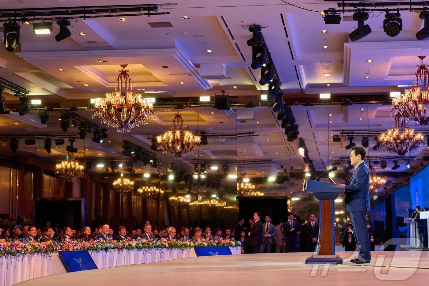 이재명 대통령이 지난 31일 경북 경주시 라한셀렉트호텔에서 열린 2025 아시아태평양경제협력체&#40;APEC&#41; 정상회의 만찬에서 환영사를 하고 있다. &#40;대통령실 제공. 재판매 및 DB 금지&#41; 2025.11.1/뉴스1 ⓒ News1 이재명 기자