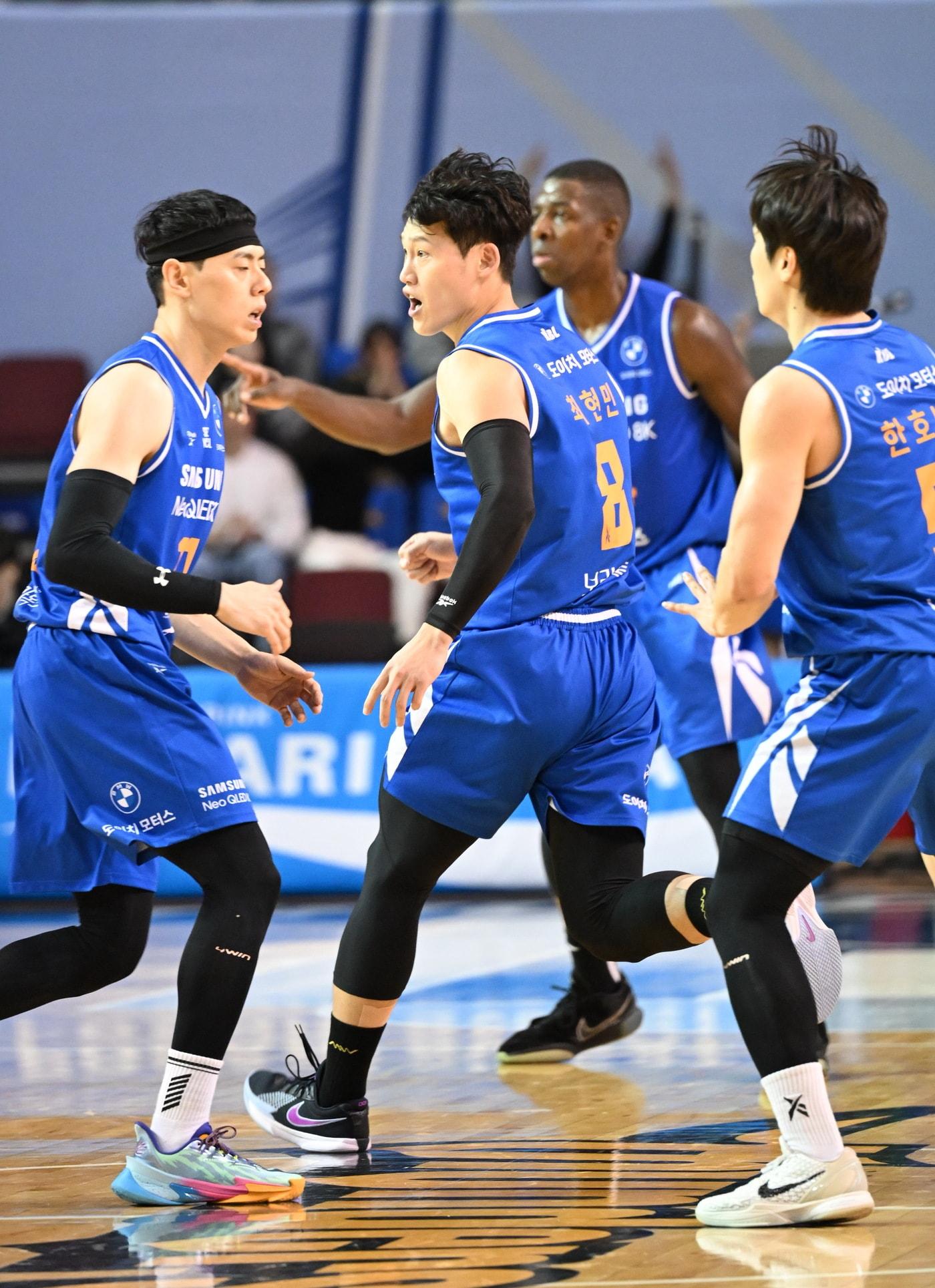 본문 이미지 - 서울 삼성이 1일 열린 2025-26 프로농구 홈 경기에서 부산 KCC를 잡고 3연승을 질주했다. (KBL 제공)