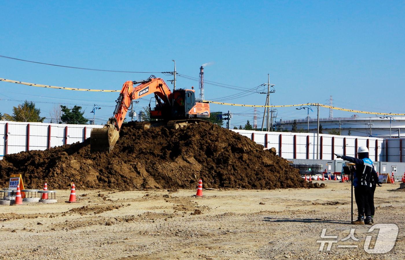 SK AI 데이터센터 울산 구축 현장에서 SK에코플랜트가 기초 공사를 하고 있다.(SK그룹 제공)