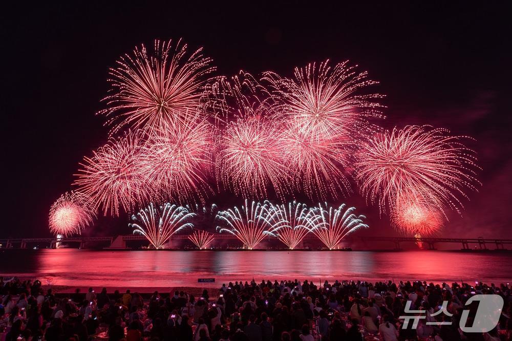 본문 이미지 - 제19회 부산불꽃축제 모습.(부산시 제공. 재판매 및 DB금지)