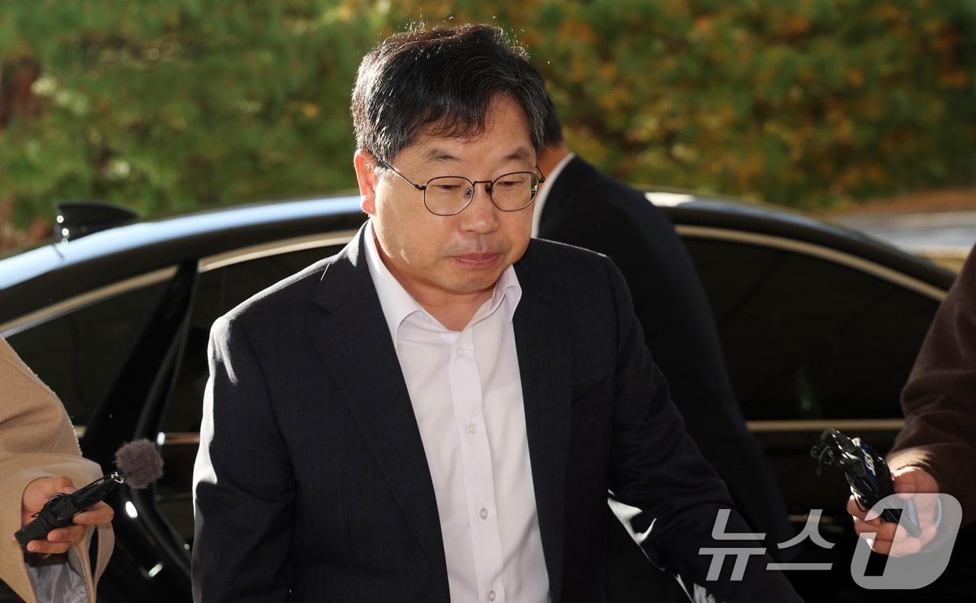 노만석 검찰총장 직무대행이 10일 오전 서울 서초구 대검찰청으로 출근하고 있다. 2025.11.10/뉴스1 ⓒ News1 김명섭 기자