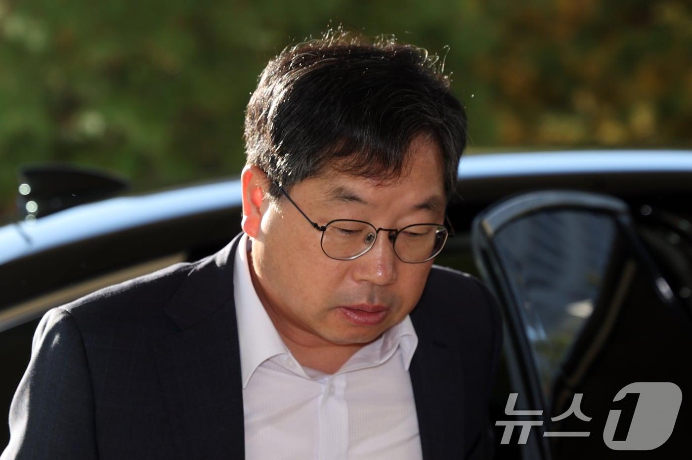 노만석 검찰총장 직무대행이 10일 오전 서울 서초구 대검찰청으로 출근하고 있다. 2025.11.10/뉴스1 ⓒ News1 김명섭 기자