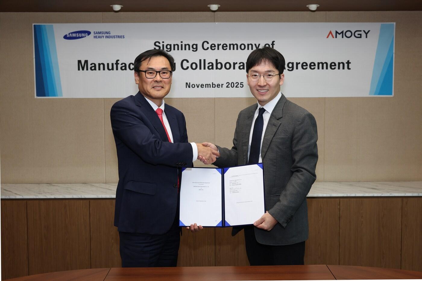 김경희 삼성중공업 부사장과 우성훈 아모지 대표가 전략적 협력 계약 기념 촬영을 하고 있다. &#40;삼성중공업 제공&#41;