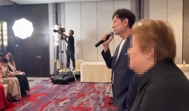 미스 유니버스 준비 행사에서 참가자들을 비난하고 있는 나와트 이차라그리실. 출처=유튜브