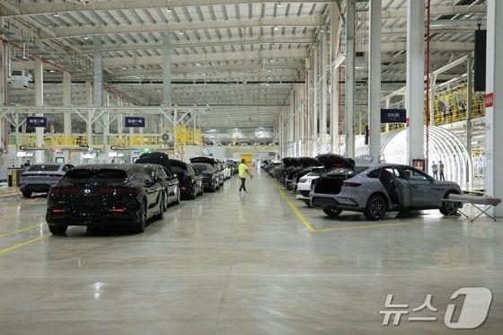 본문 이미지 - BYD 중국 선산 공업단지 내 자동차 생산 공장&#40;자료사진. BYD 제공&#41;